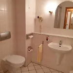 מלון Weisser Schwan 3*