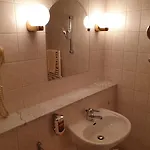 מלון Weisser Schwan 3*