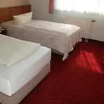 מלון Weisser Schwan ארפורט