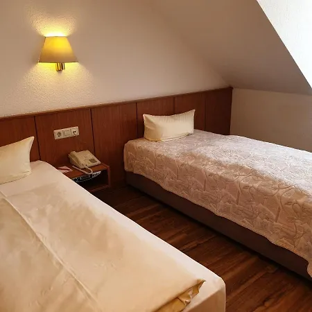 Weisser Schwan 3*