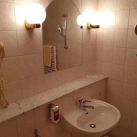 Ξενοδοχείο Weisser Schwan 3*